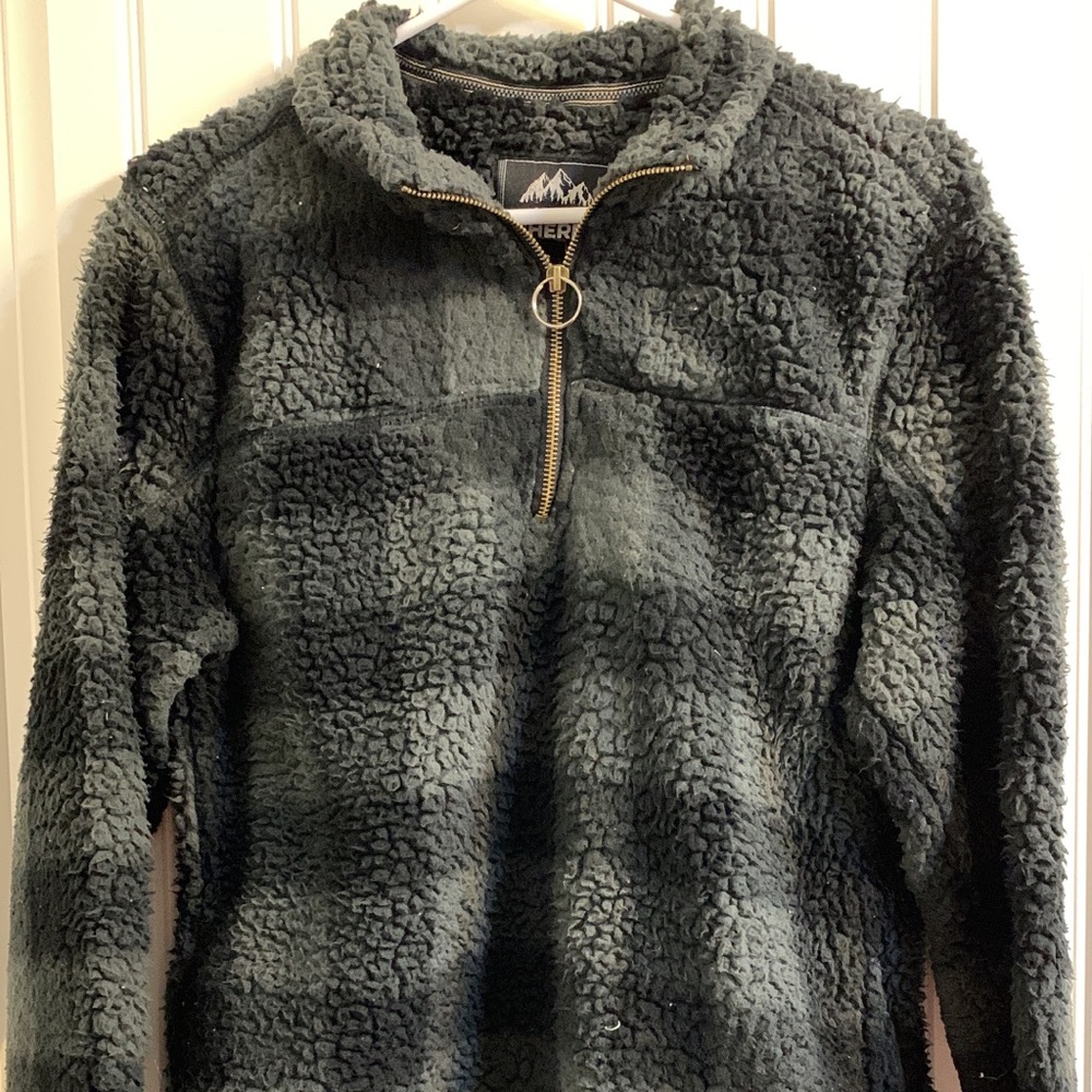Alpine Sherpa size small color grey and black plaid